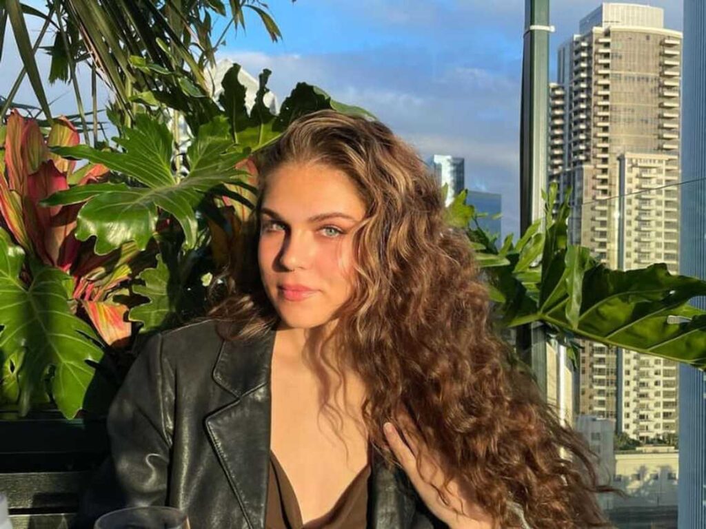 Is Sierra Oakley Married?