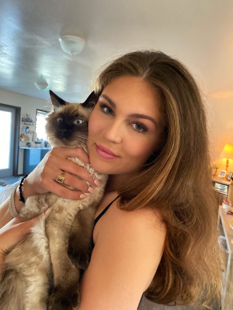 Is Sierra Oakley Married?